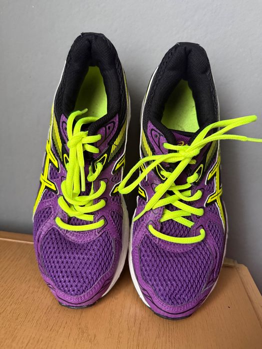 Обувки  за бягане Asics 38,5 номер