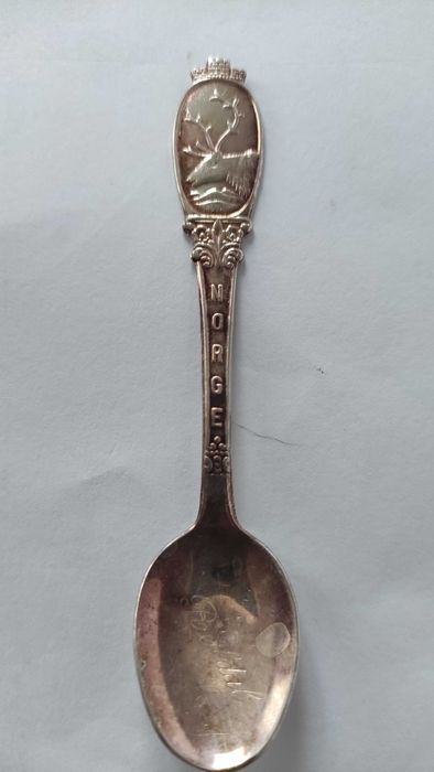 Посребрени лъжички с релефни дръжки