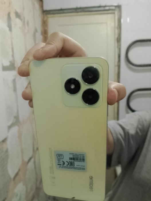 Смартфон реалми в хорошем состоянии