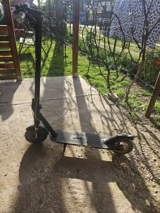 Vand trotineta electrica Jeep aproape noua