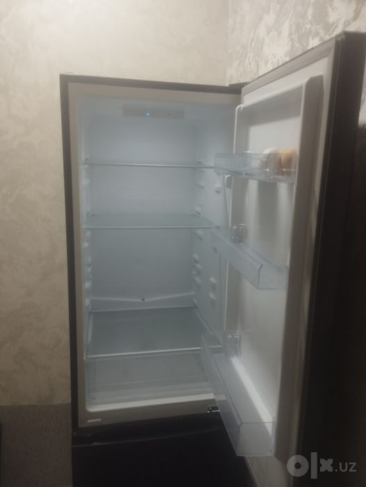 Продается почти новый холодильник