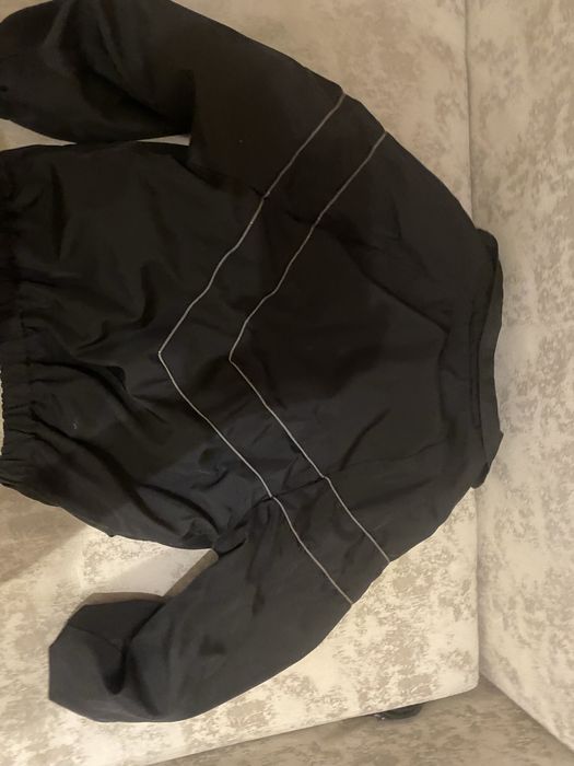 Ветровка продам .