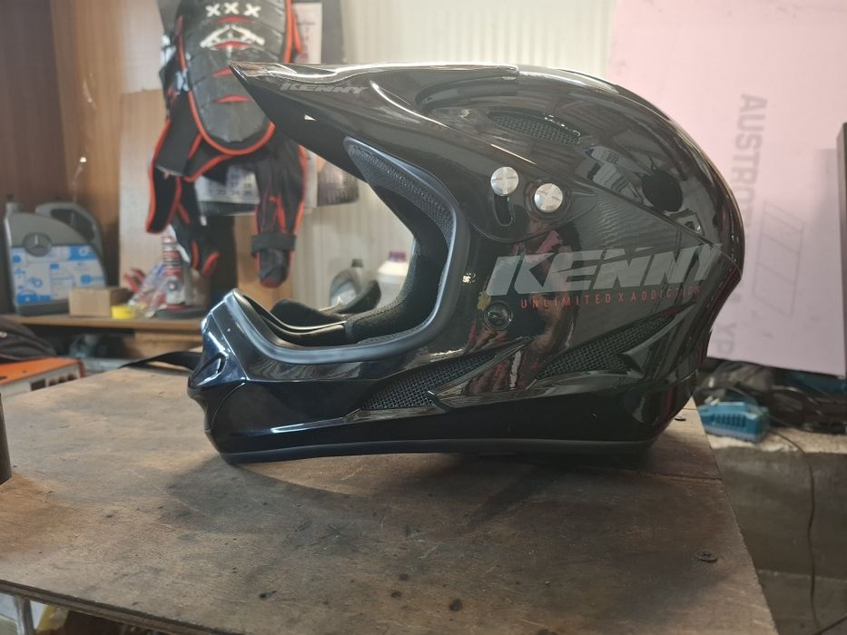 Детска каска за мотор