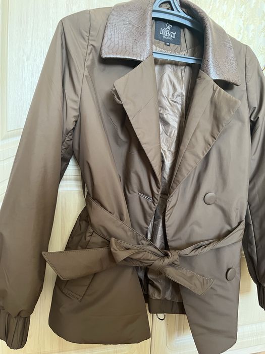 Продам женскую весенную куртку