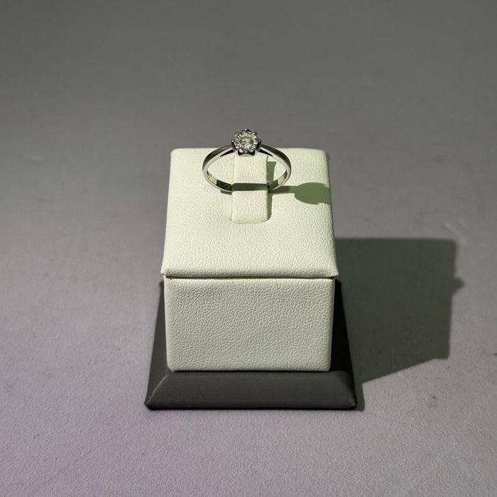 Золотое кольцо с бриллиантами / СА