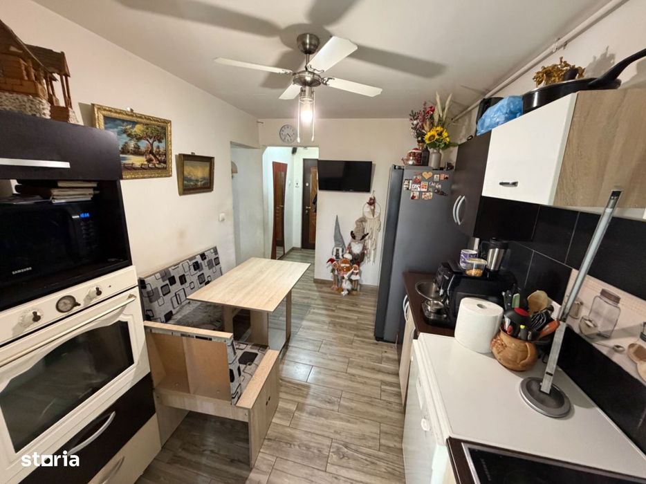 Apartament 3 camere, decomandat  - zona Cetate