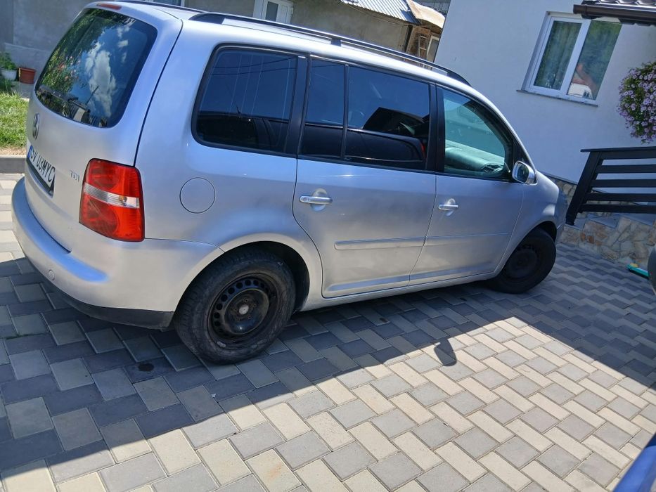 Vând Volkswagen Touran