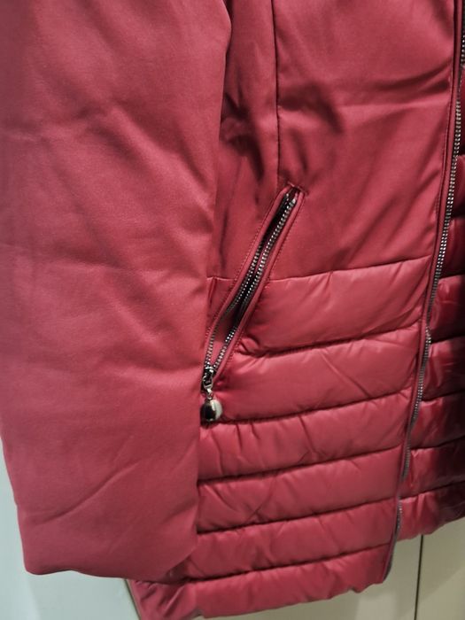 Червено зимно яке