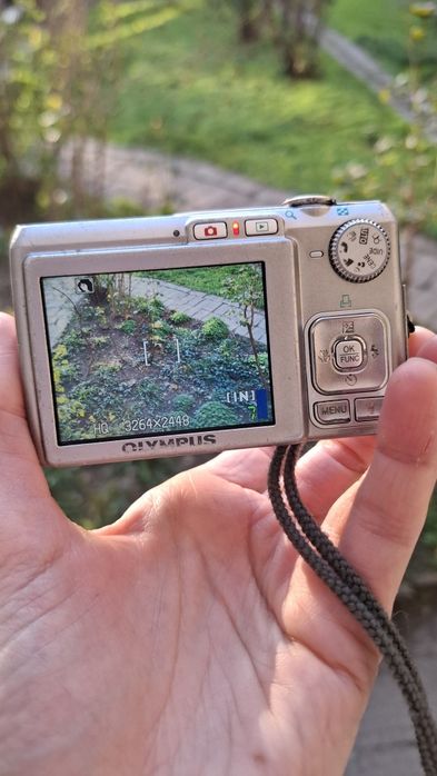 Olympus FE-250 – компактен дигитален фотоапарат