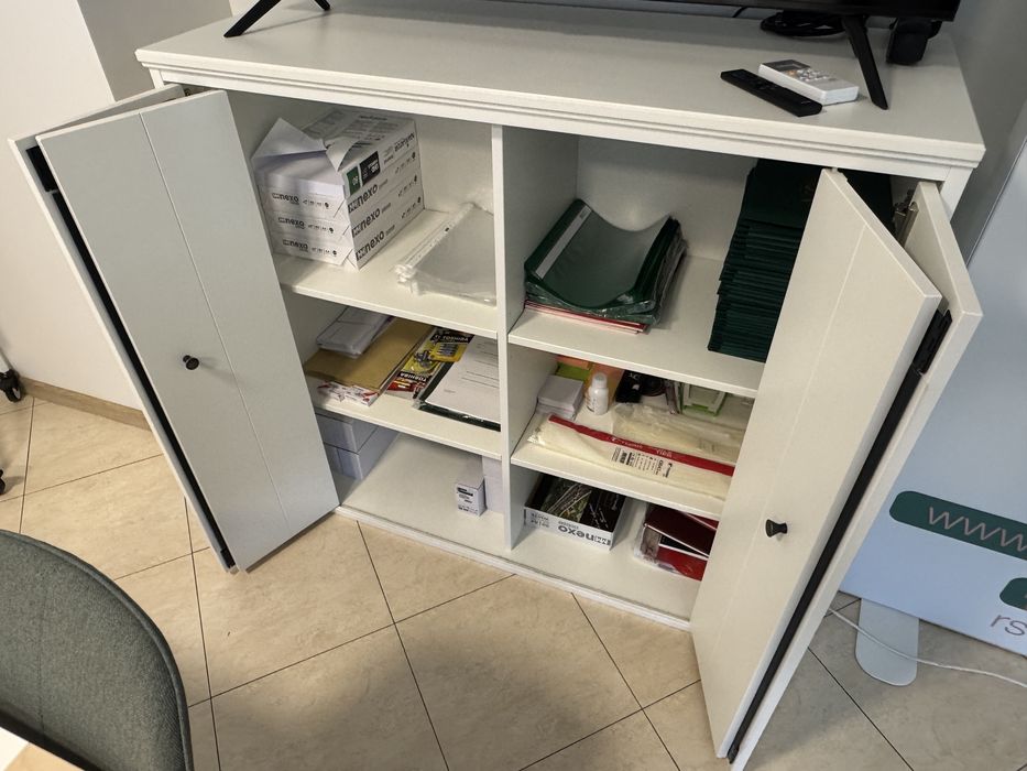 Офис мебели столове и шкафове