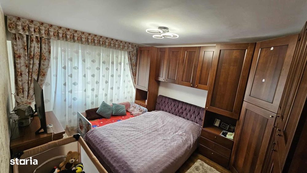 De vanzare apartament 3 camere și balcon, zona ultracentrala, renovat