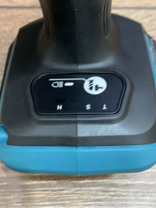 Шуруповёрт MAKITA XDT13