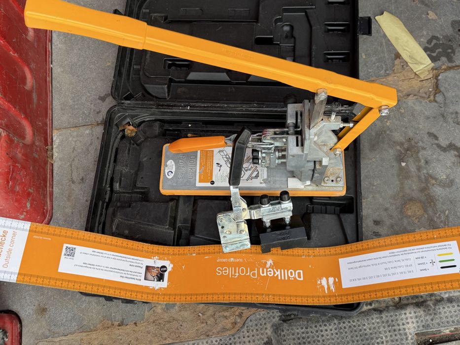 Dollken  ghilotina plinta