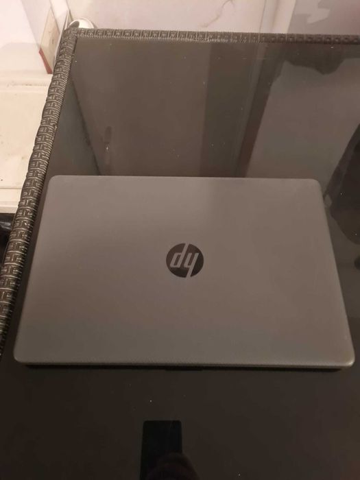 Laptop HP 255 G8 – Ryzen 3 / 8GB RAM /  – stare bună