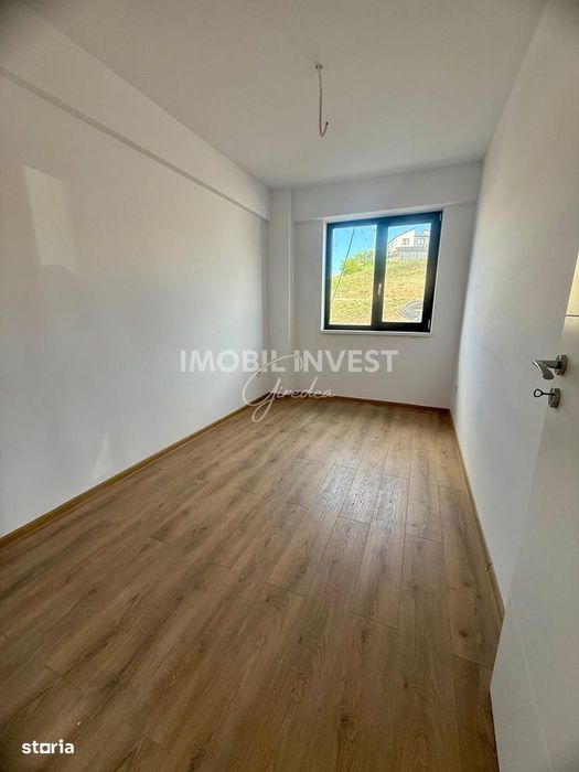 Apartament de vanzare cu 3 camere, bloc nou, parter, parcare inclusa