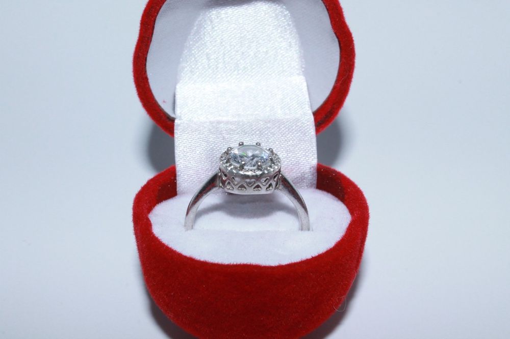 Кольцо женское серебряное