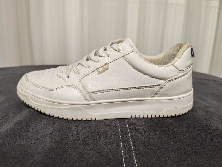 Pantofi casual albi , marimea 44