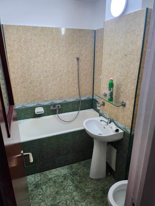Închiriez apartament două camere, confort unu. Sectorul doi București colentino