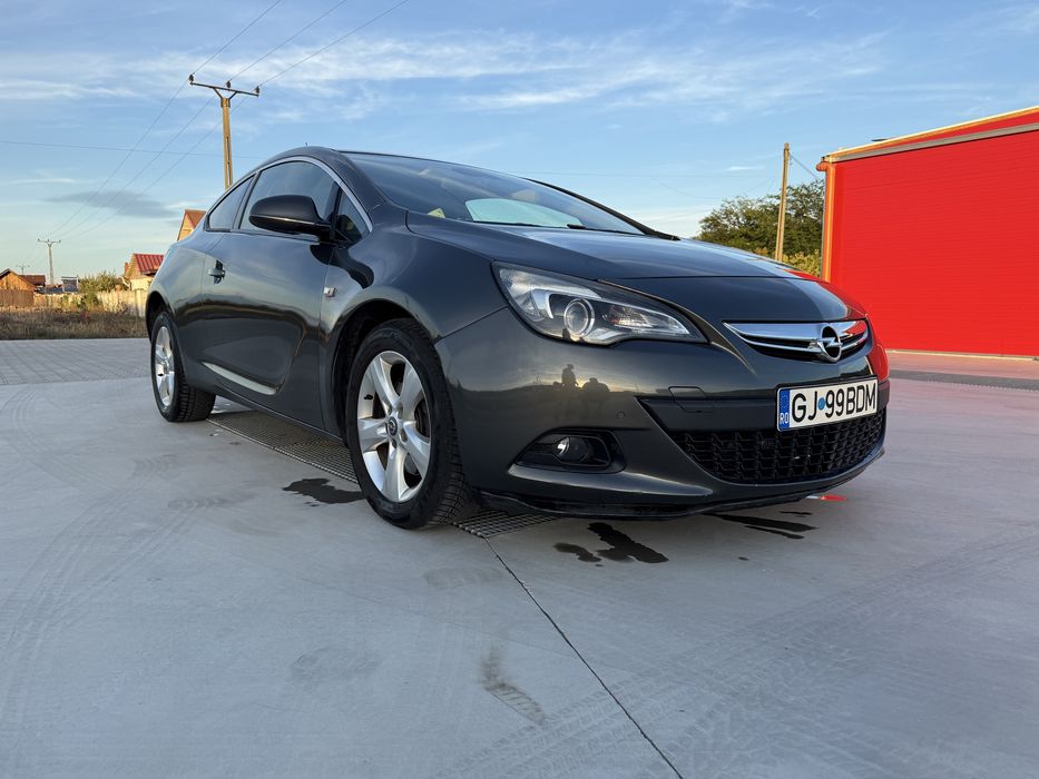 Opel Astra J Gtc benzina si GPL