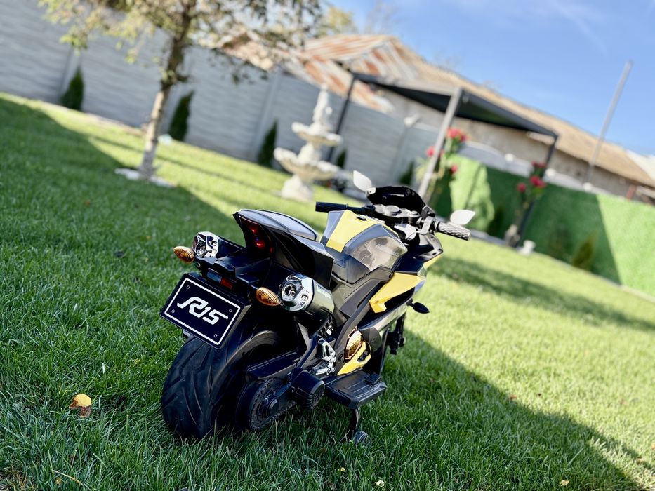 Motocicleta electrica baietii