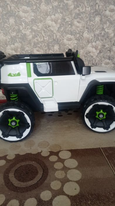 Продаётся детская машина,,Джип,,