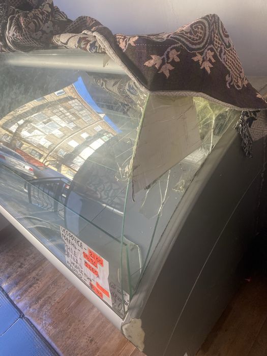 Продам витринный холодильник