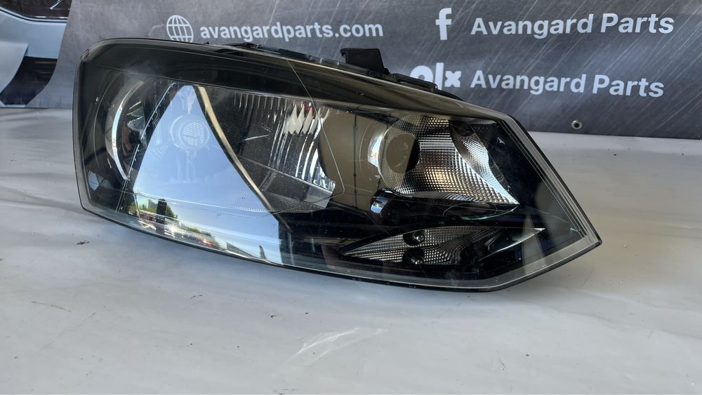 2 броя десен фар VW Polo