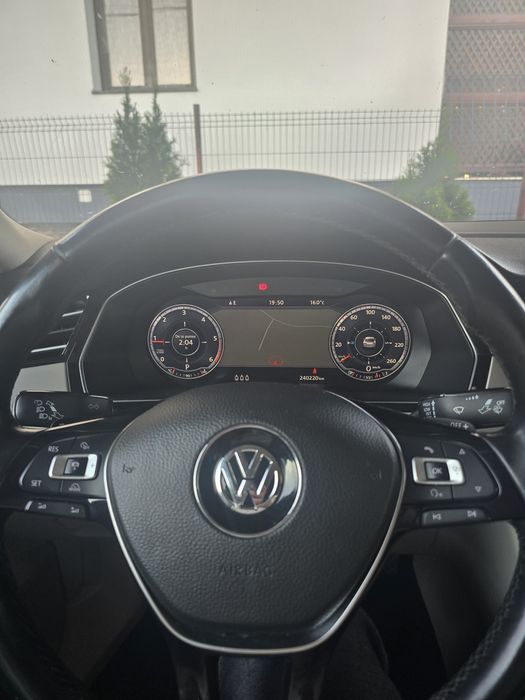 VW Passat B8 2.0 BiTDI 4x4 Automat / Full / Distronic / LED Adaptive / Park Assist
