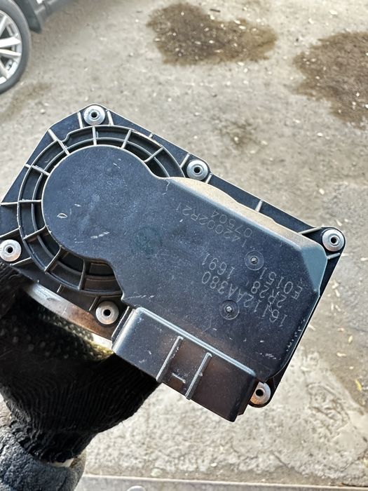 Продам дросельную заслонку на субару