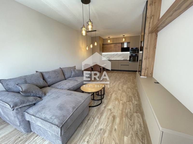 Двустаен, ексклузивен, чисто нов и обзаведен апартамент под наем, с па