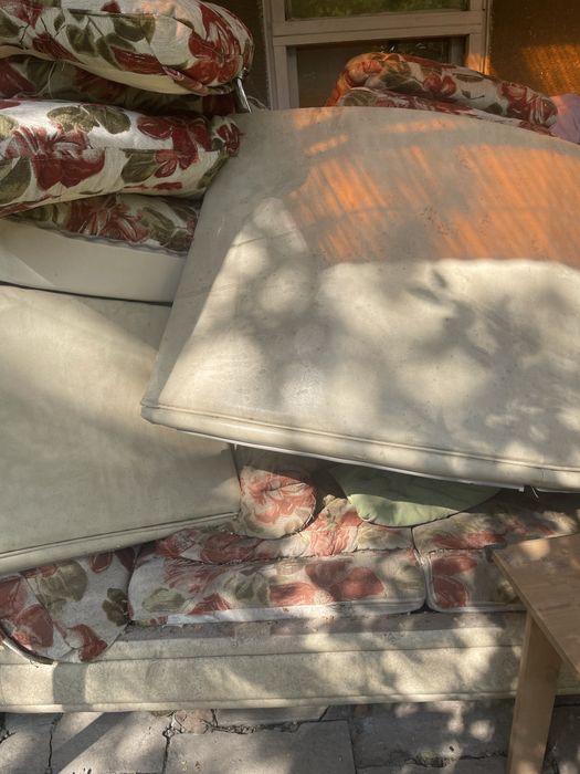 Бесплатно отдам диван,шкафы