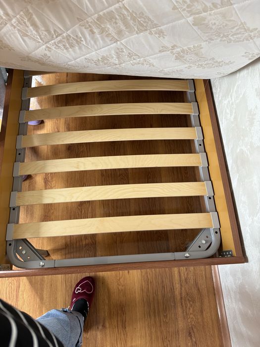 Продается диван с матрасом