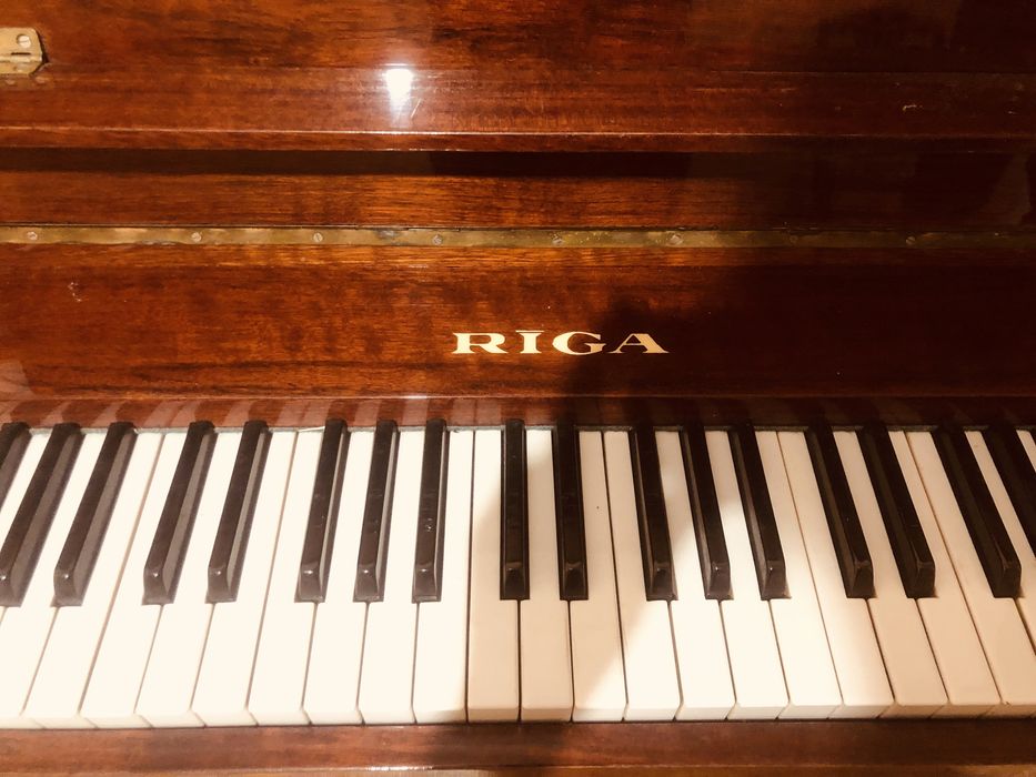 Продам пианина