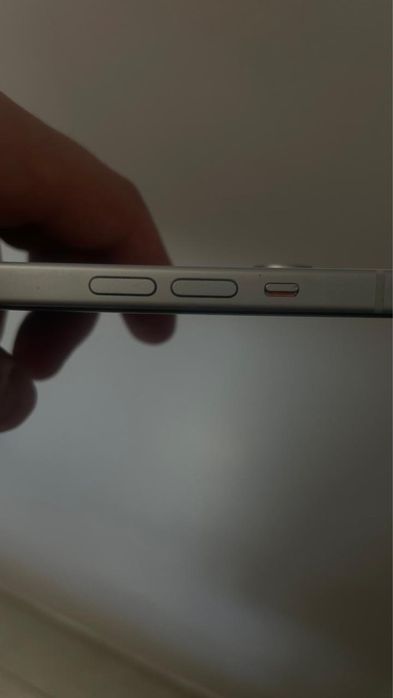 Продам iPhone 15 белый