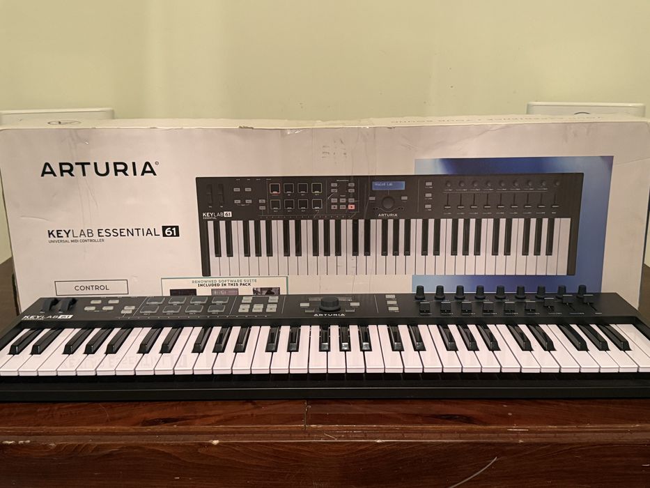 Midi klavish/ Midi клавиатура Arturia Keylab Essenrial 61 MKII