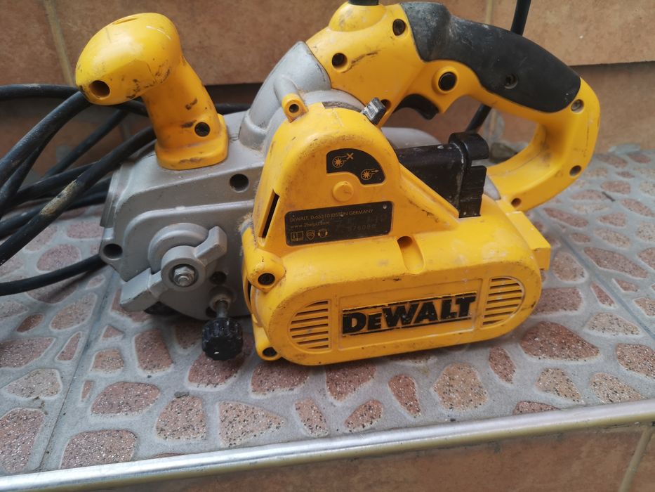 Лентов Шлайф De Walt dw433 800Wat 259/427м/s