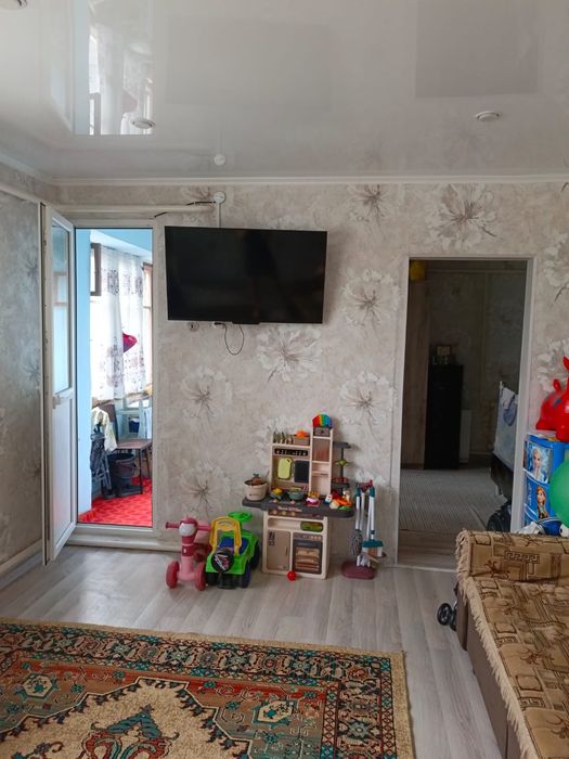 Продаётся трёхкомнатная квартира.