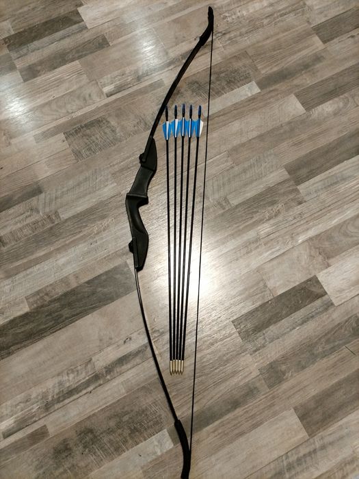 Нов лък и 5бр. Стрели