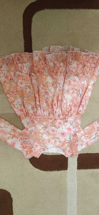 Детска рокля в прасковено