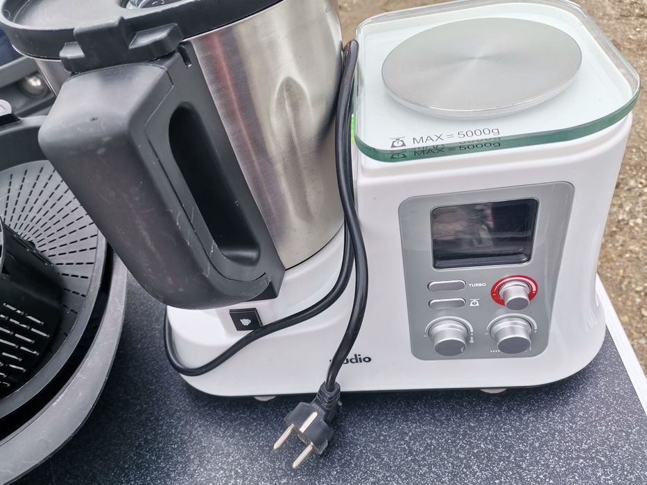 Robot de bucătărie multi funcțional