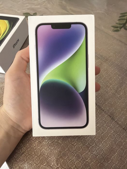 iPhone 14 и iPhone SE 2022