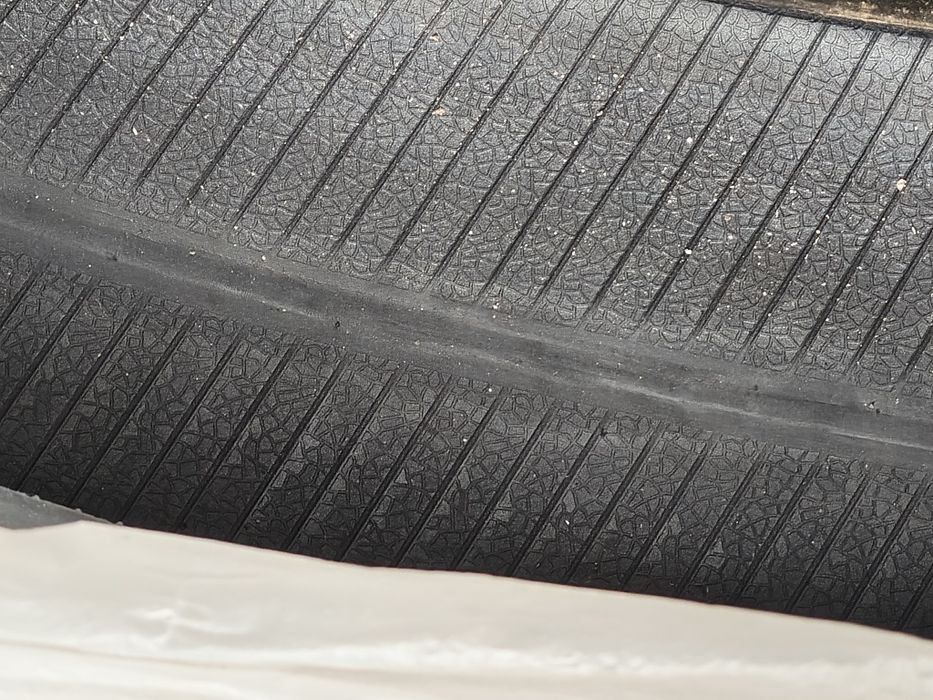 Летние резины 235/50  R19 99V