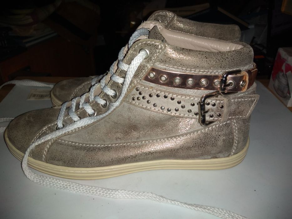 Високи спортни обувки MOEVZ н.39 естествена кожа