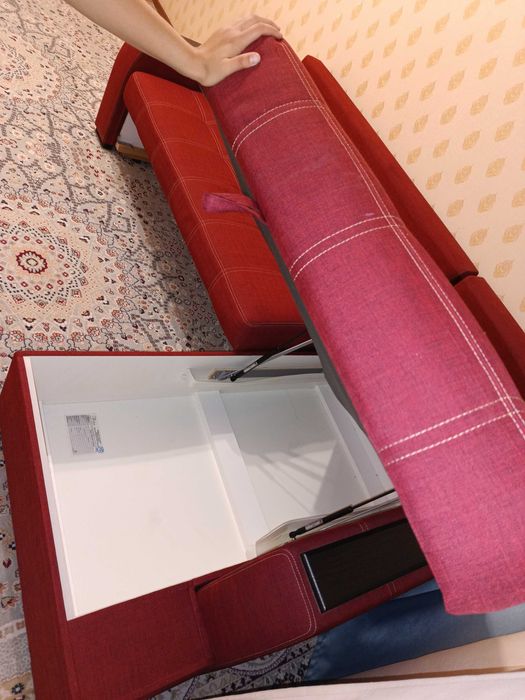 Продам красивый уловой диван