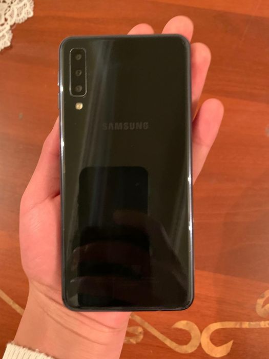 Samsung a7  ideal  64 gb srochna sotilad