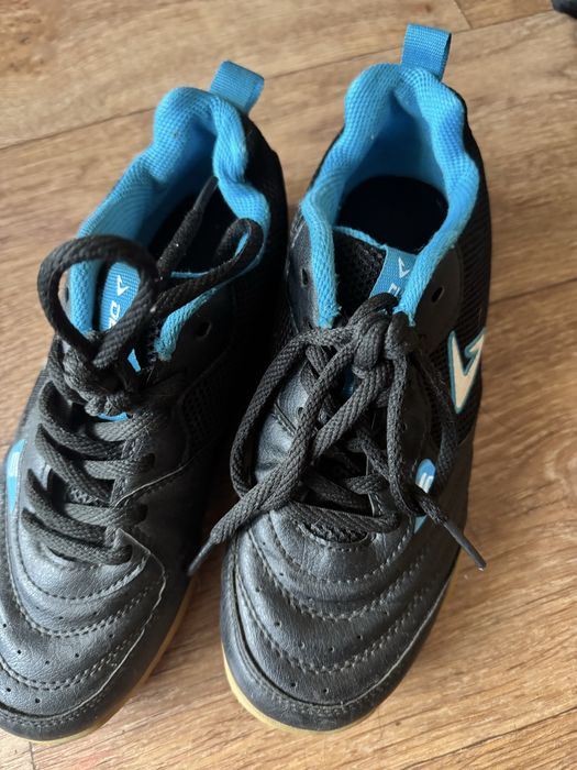 Футбольные кросовки