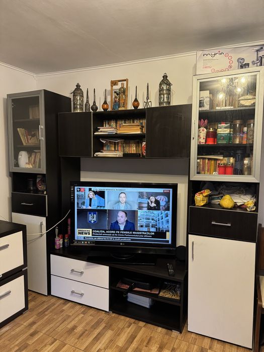 Vand mobilier, pret negociabil.