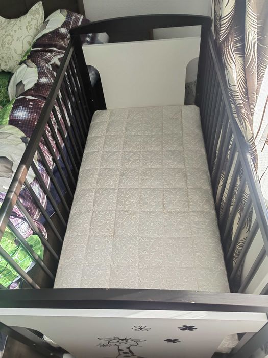 Vând pat bebe utilizat