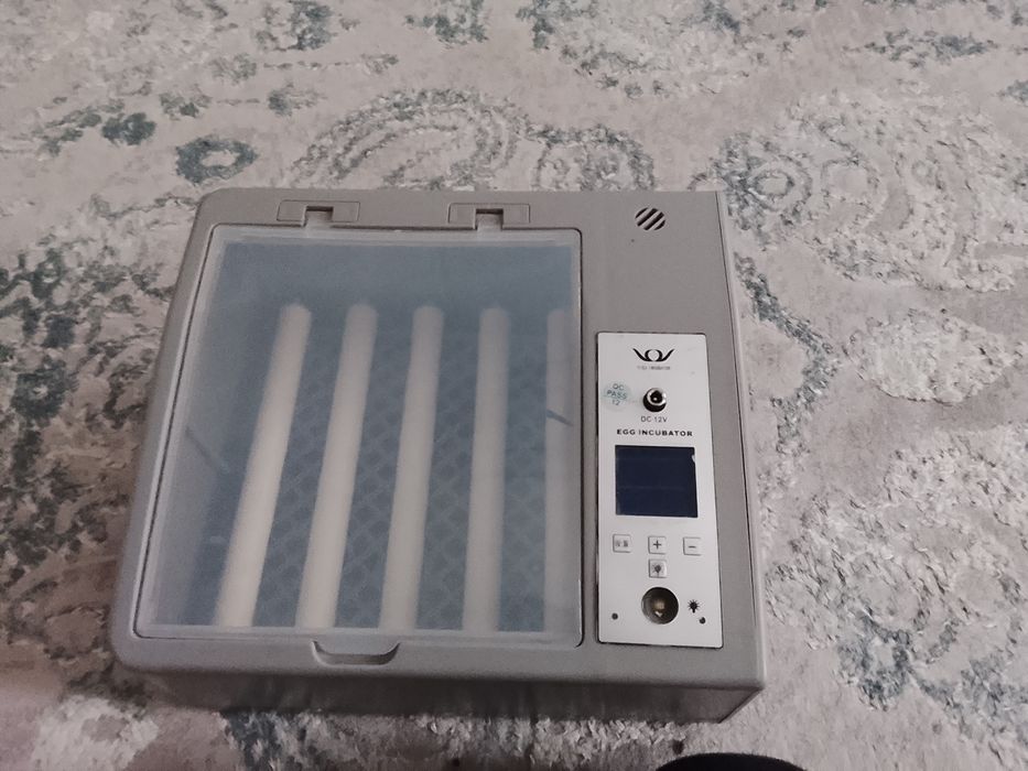 Инкубатор 12 яйца