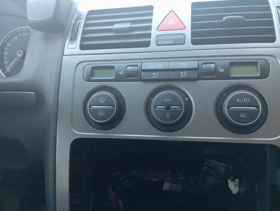 Продавам Vw Touran 2.0 170 6  BMN скорости НА ЧАСТИ